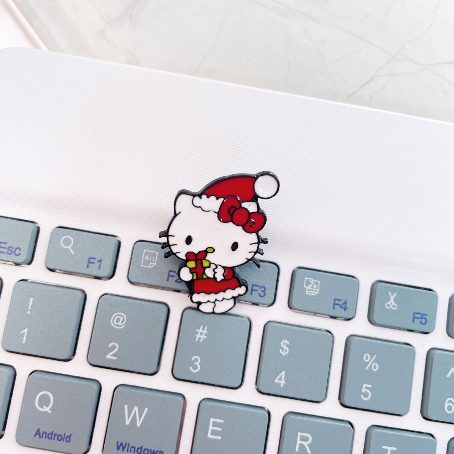Pines de Sanrio Navidad